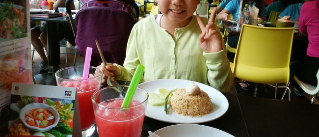 パラゴンのタリンプリンでカニチャーハンと空心菜炒めとスイカスムージーを。この旅で1番おいしかった食事です(≧∇≦)b