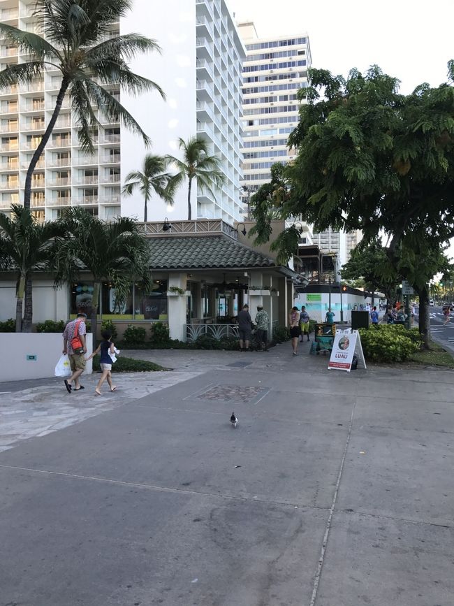 最終日の朝です。<br />ピックアップは７時です。<br />ホテルの外で、携帯灰皿持参で一服です。<br />今回の旅行での喫煙はタバコくれという人がすごく多かった印象です。<br />一服の間に３人から、声をかけられました。<br />私は絶対にあげませんでした。<br />私があげると、日本人からタバコが貰えると勘違いされて、他の人に迷惑になると思ったからです。