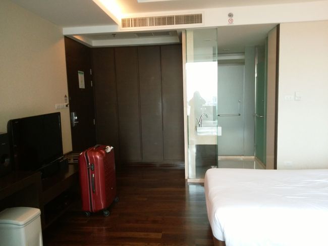 洗い場のある日本式お風呂♪トイレは別です♪♪<br />プールの近くにコインランドリーがあるし、隣は24時間営業のマックスバリュです。高速道路のインターも近く、帰国日にピッタリでした。