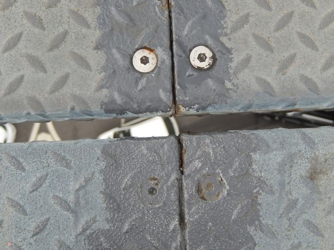 橋の上のすき間の間隔が微妙に広くて、怖い・・(+_+)。