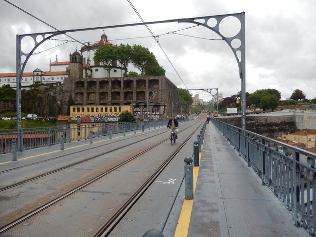 そして、ドン・ルイス１世橋。<br /><br />歩いてドウロ川の対岸へ。
