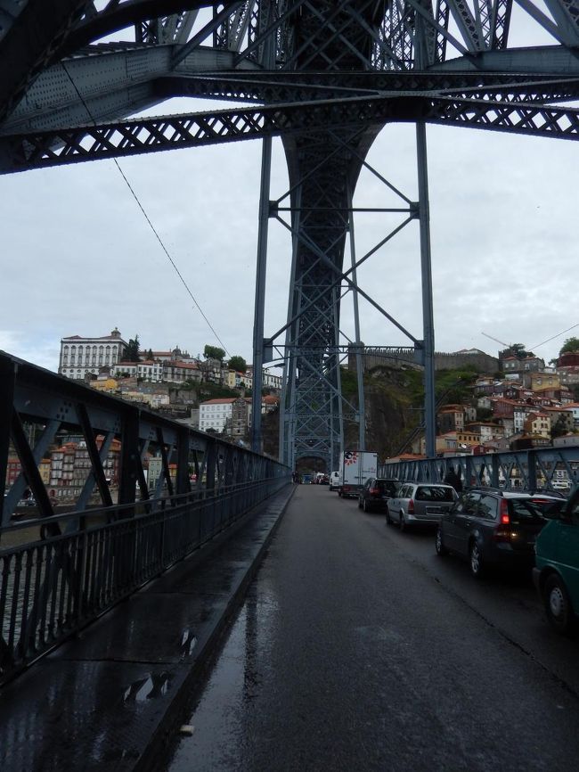 ドン・ルイス１世橋の下層階を通って、再び対岸へ戻ります。