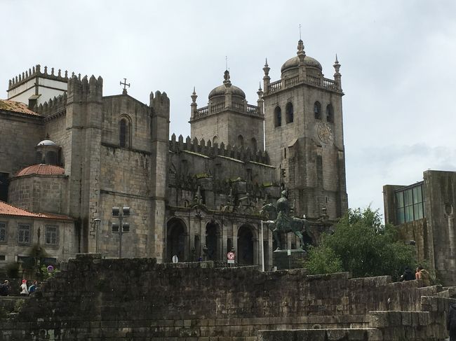 こちらは裏側。<br /><br />前日まで非常に刺激的な日々を過ごしていた事もあって、今日から帰国までの残りの時間は、刺激に欠けてさぞかしつまらなさそうな予感がしていましたが、この街では楽しく周る事が出来ました。