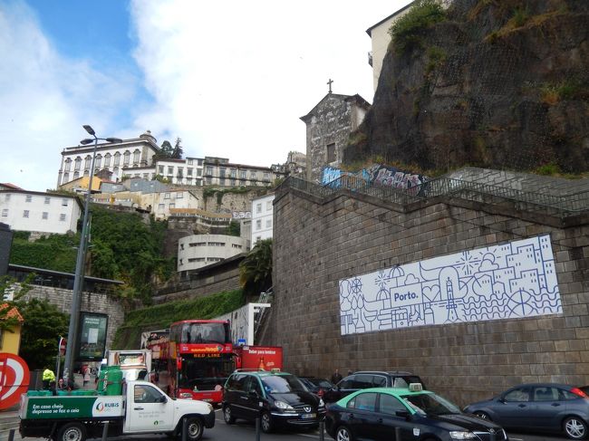 橋の上もそうでしたが、橋の付近も交通渋滞。<br />橋の数が少ないのか、そもそもモータリゼーションのはるか以前に出来た街に、車を通す事自体に無理があるのか。<br /><br />そういえば日本でも以前に福山（鞆の浦）で、景観か利便性かという議論が起きましたが、こちらでもそんな議論はあるのでしょうか。