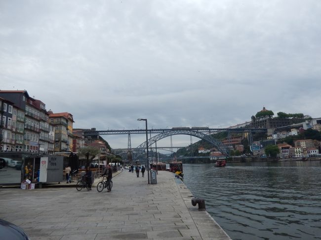 日没後には、ライトアップされて幻想的な光景が見られるそう。<br />さぞかし絶景なんでしょう。<br /><br />そんな時間まで居られないのが何とも残念(>_<)。