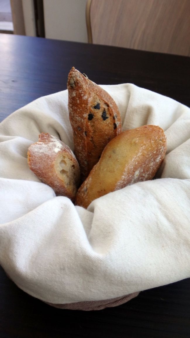 パンは三種類出てきましたが、凝ってます。