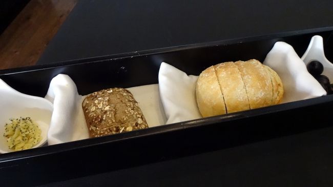 こちらは、変わって、ポルト三日目に予約を入れていたレストラン、<br />elebe Baixa<br />ここは、14ユーロでセットメニューをもっていて、水やコーヒーも含まれた値段だったので、14ユーロぽっきりでした。<br />味は、悪くないけど、ちょっと濃い目