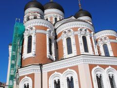 アレクサンドルネフスキー聖堂の横に出ました。