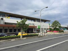 八戸の町を徘徊して本八戸駅に到着
本日は駅前のホテルセレクトイン本八戸に宿泊、素泊まり3,700円と激安だった自転車がエレベーターに入らずフロントに監視していただく事になったケースは初