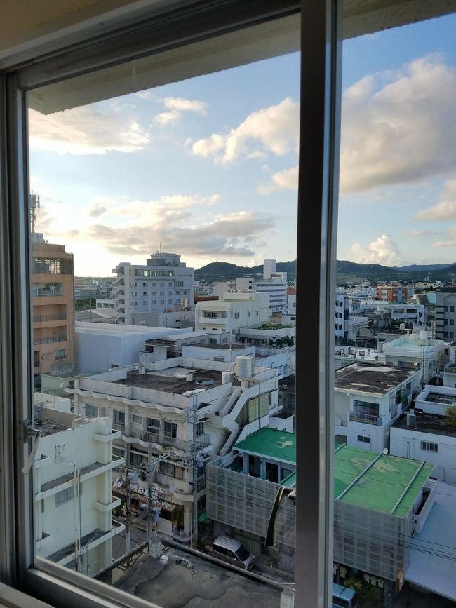 シティビュー。<br />実はこの夜、冷房がいくらつけても暑い事をフロントに相談したら、風量を量ってくれて、弱いですねってお部屋チェンジしてくれました！！<br /><br />さあ石垣島の初日の夜は～～