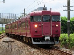 金沢からJR七尾線に乗って40分、免田という無人駅で下車しました。七尾線には国鉄時代からの車両が使用されており、急行型の電車がやってくることもあります。