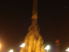 夜みたコロンブスの塔です。
どうしてもうまく写真がとれず、ぶれぶれのものしか残ってないです。。。
