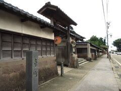 普通電車で1時間、金沢に着くと寺町の町並みを散策することにしました。寺町台は越前から北国街道により交通の要衝に位置する金沢の寺院群です。