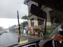 15:44

そして、ラヤウブド通りへ。

おぉぉー！去年お世話になったスタバです！

帰ってきたよ～！(^o^)/