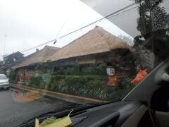 ウォーターパレスを挟んで、

そのお隣はもちろん、言わずもがなのカフェロータス