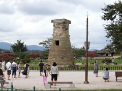 目的のチョムソンデに着きました

大きな公園の中にちょこんとあります

昔、天体観測に使ったらしいです
