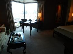 Sukhothaiをcheck outして、uberでPeninsulaへ。
Grand Deluxe Room。