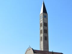 紛争後に建てられたカトリックの教会『聖ペーター教会』

鐘の音が本物そっくりでしたが、コンピューターでコントロールされているそうです。