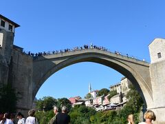 ネレトヴァ川にかかる世界遺産のアーチ型の石橋『Stari Most（スターリ・モスト）』

春のモスタル
https://4travel.jp/travelogue/11233429

夜のモスタル
https://4travel.jp/travelogue/11260025