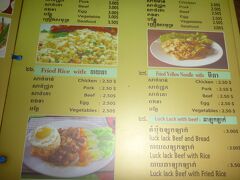 ラッキーモールの更にお隣のリーリーレストランでランチにします。