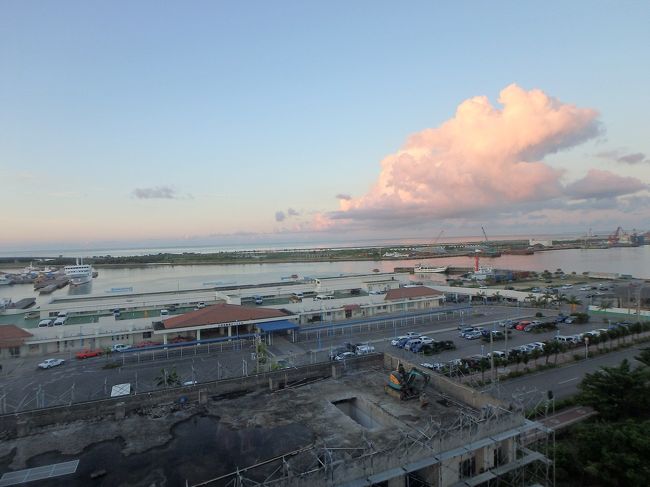 朝(^○^)<br />チェンジ後のお部屋は元のお部屋の斜め向かいで、港ビューです(^^)<br />考えてみたら、ツインで一番良いお部屋かも！<br />7階の港側だけ唯一出窓みたいで<br />一応どうぞと扇風機まで持ってきて下さって<br />フロントの方親切で感謝です～