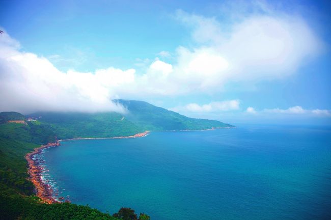 晴れ間を狙ってソンチャ半島までドライブ！半島は峠になっていて途中には絶景ポイントが点在しています。海のいろも一段とブルーで綺麗でした！