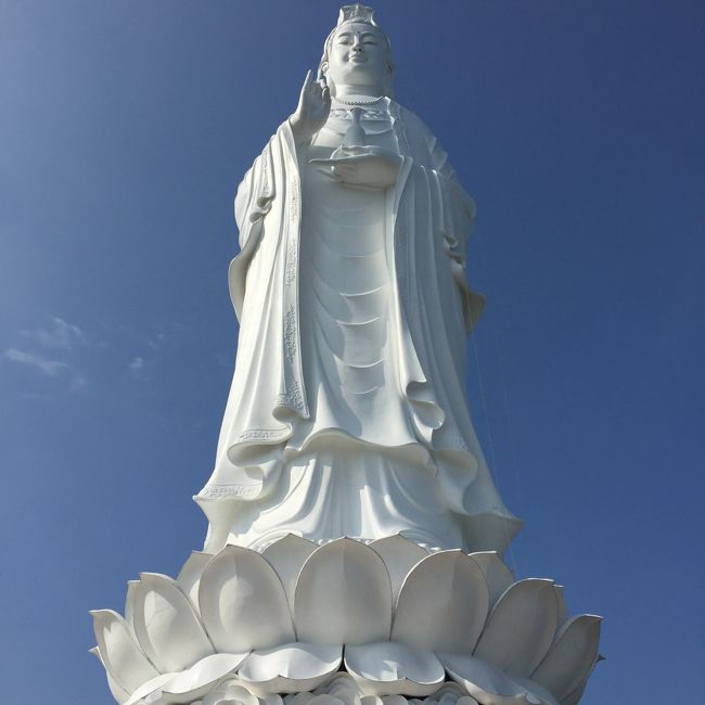 ソンチャ半島にそびえ立つレディーブッダ！でかい！ご利益ありそう！