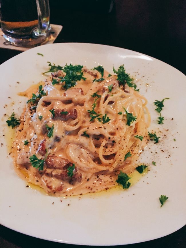 シェフの方も日本人で若い頃からイタリアンをやっていたんだそうです。<br />JAMMIN自慢のカルボナーラ！<br />これ本当に美味しいです。<br />シェフのミツル君がベトナムで一番美味しいです！って冗談言ってたけど、もしかしたら本当に、ベトナムで一番かもしれない。<br />今回の滞在した中で一番美味しかったです。<br />東京でもこの味は中々出会えないと思います。