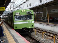 地下鉄烏丸線で京都へ。
ＪR奈良線で稲荷駅へ向かいます。
絶滅危惧種の国鉄汎用車両「103系電車」。
散々通勤通学でお世話になりましたが、ひょっとすると最後の邂逅になるかも。