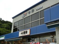 続いて
③神奈川県の中井パーキングで休憩。
お盆のせいで道が混んでます。