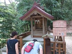 祓社（はらえのやしろ）です。心身の穢れを清めるため、まず最初にお参りします。