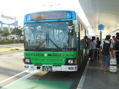 2017.08.12　貝塚
地下鉄経由で国際線まで行こうとするとめんどくさい。よっぽど東比恵から半道橋まで歩こうかと思ったが、運賃が空港まで乗っても一緒なのと、朝練後で冷房に当たりたいという甘えもある。