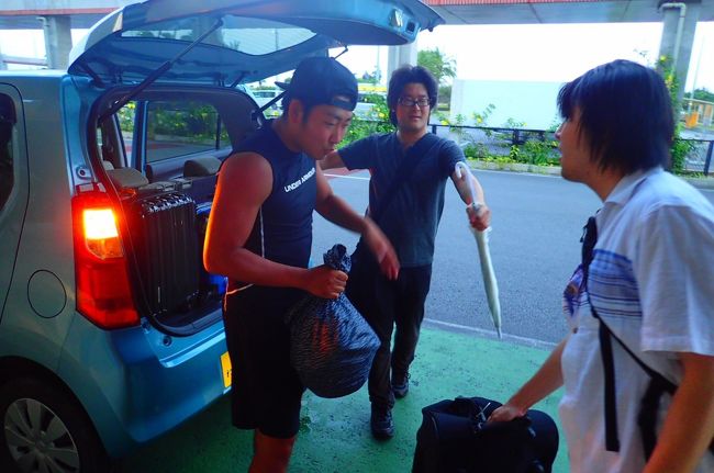 先に来ていたイシがレンタカーを借りて迎えに来てくれた……んじゃないのかな？