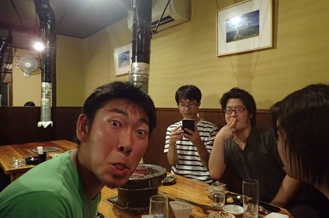 楽しそう(笑)<br /><br />おいしかったかしら。おいしかったでしょうね。<br />いくらかかったんだろ(笑)