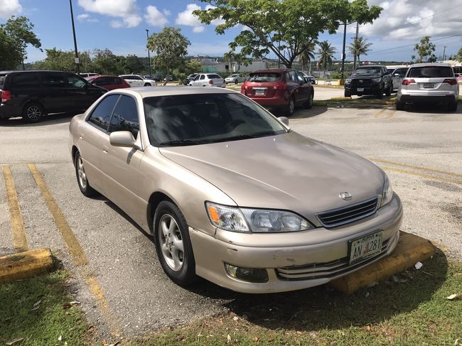 朝起きたらすぐにマイクロネシアモールへ!<br />車だとホントすぐ着きます。<br />でも左ハンドルに慣れない様子。