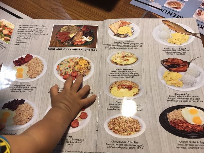 マイクロネシアモールのデニーズで朝ごはん!<br />キッズメニュー無料かと思いきや、月曜から木曜だけだったようで、今日は金曜日でした・・・