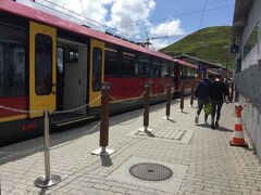 ユングフラウ鉄道は2回程度乗り継がないと
頂上に辿り着けません