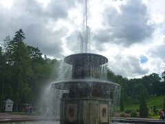 ローマの噴水。

土台の細工はきれいだけど、噴水的には一般的。