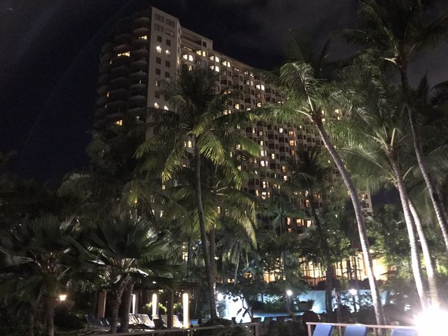 夜のアウトリガーホテル