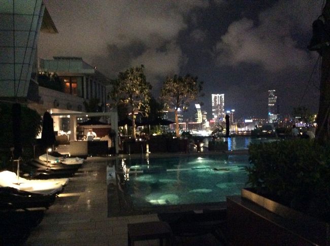 夜も風が涼しくて、気持ちよく過ごせます。欧米の方は泳いでましたが、多分寒かったと思います。