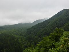 鍵掛峠。車を停め、大山を眺めましたが、相変わらず雲の中でよく見えませんでした。