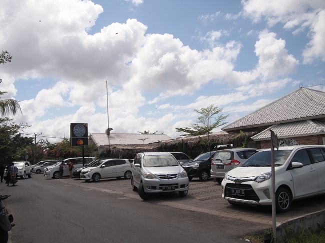 それにしてもこんなに人気なんだ・・・