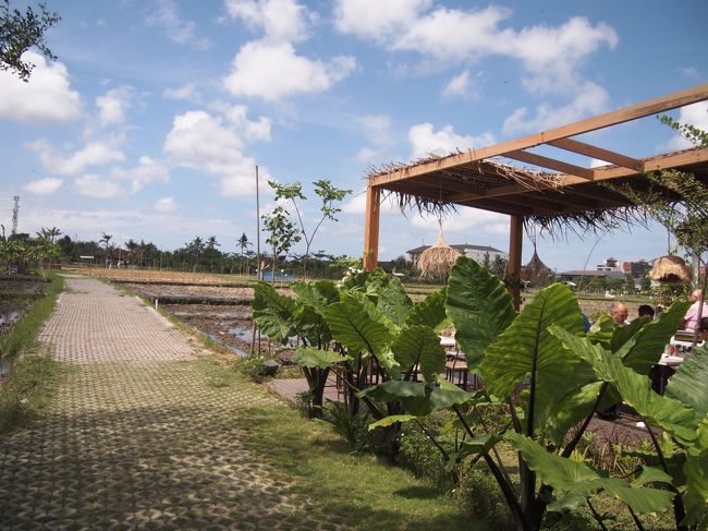 お店の中を突っ切る遊歩道？？