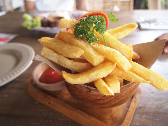 フレンチフライ(p30,000) も注文したけど、みんなあまり食べないのでほとんど私が食べる。