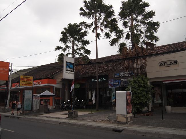 おやつの時間になったので「Nalu Bowls」へスムージーボールを食べに行くことに。<br /><br />