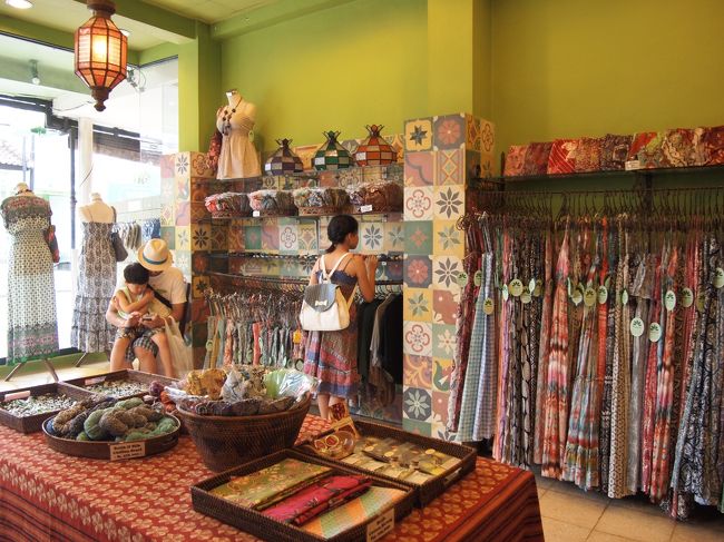 今回は娘のワンピースを買うために来ました。<br /><br />いいなぁ…かぁちゃんも欲しい。<br /><br />２年前もそうでしたが、ＪＣＢカードで支払うと１０％オフになるＪＣＢ祭りはいまだ続行中。