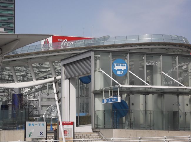 道の向こうは、バスターミナルです。