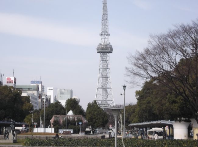 「テレビ塔」です。久屋大通公園に１９５４年に建ちました。　デジタルテレビ放送になった今、電波塔としての役目は終えました。<br /><br />　現在は、スマートフォン向けの電波が送信されているようです。