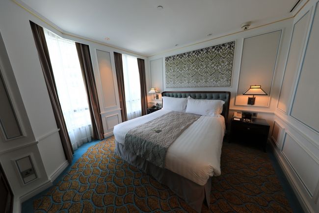 寝室はちょっと狭いですね。