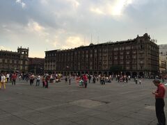 ソカロ
メキシコシティの旧市街の中心で、国立宮殿やメトロポリタンカテドラルに囲まれた広場。
